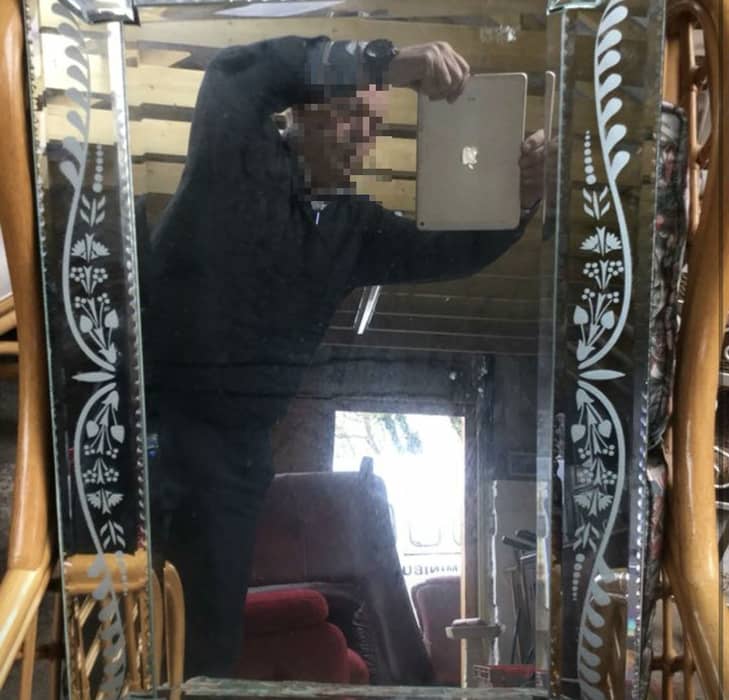 Pictures Of People Selling Mirrors – On Reflection Not The Best Idea -  LADbible