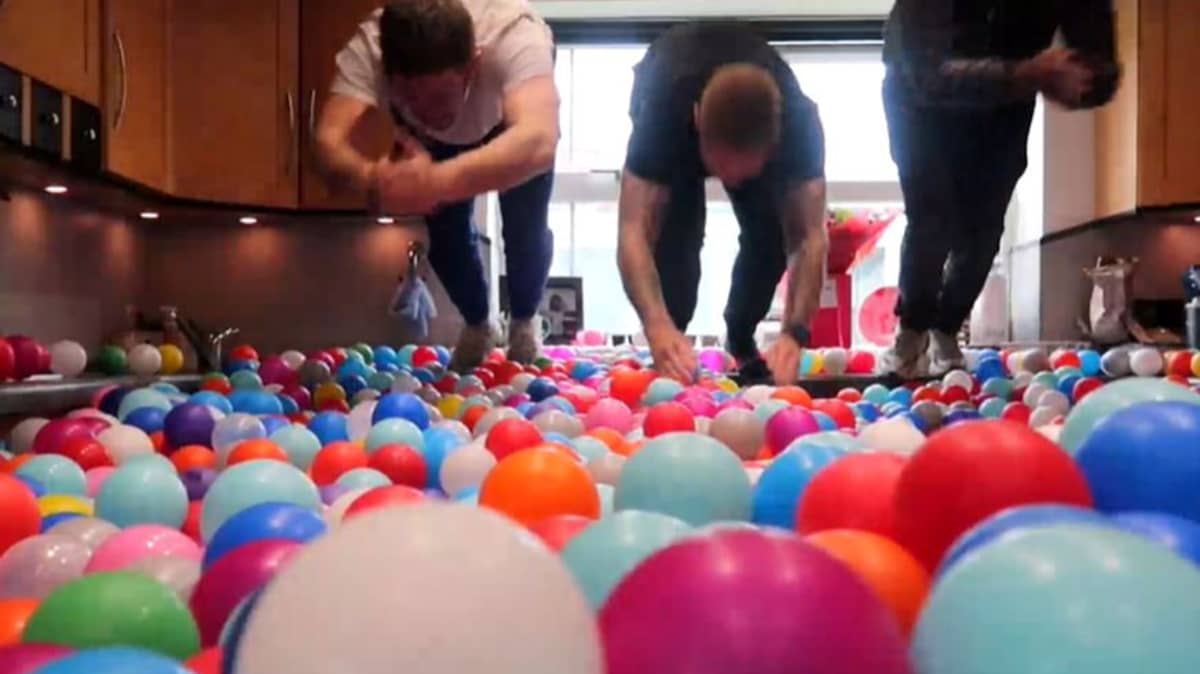 Dad Turns His House Into A Giant Ball Pit Filled With 250,000 Balls -  LADbible