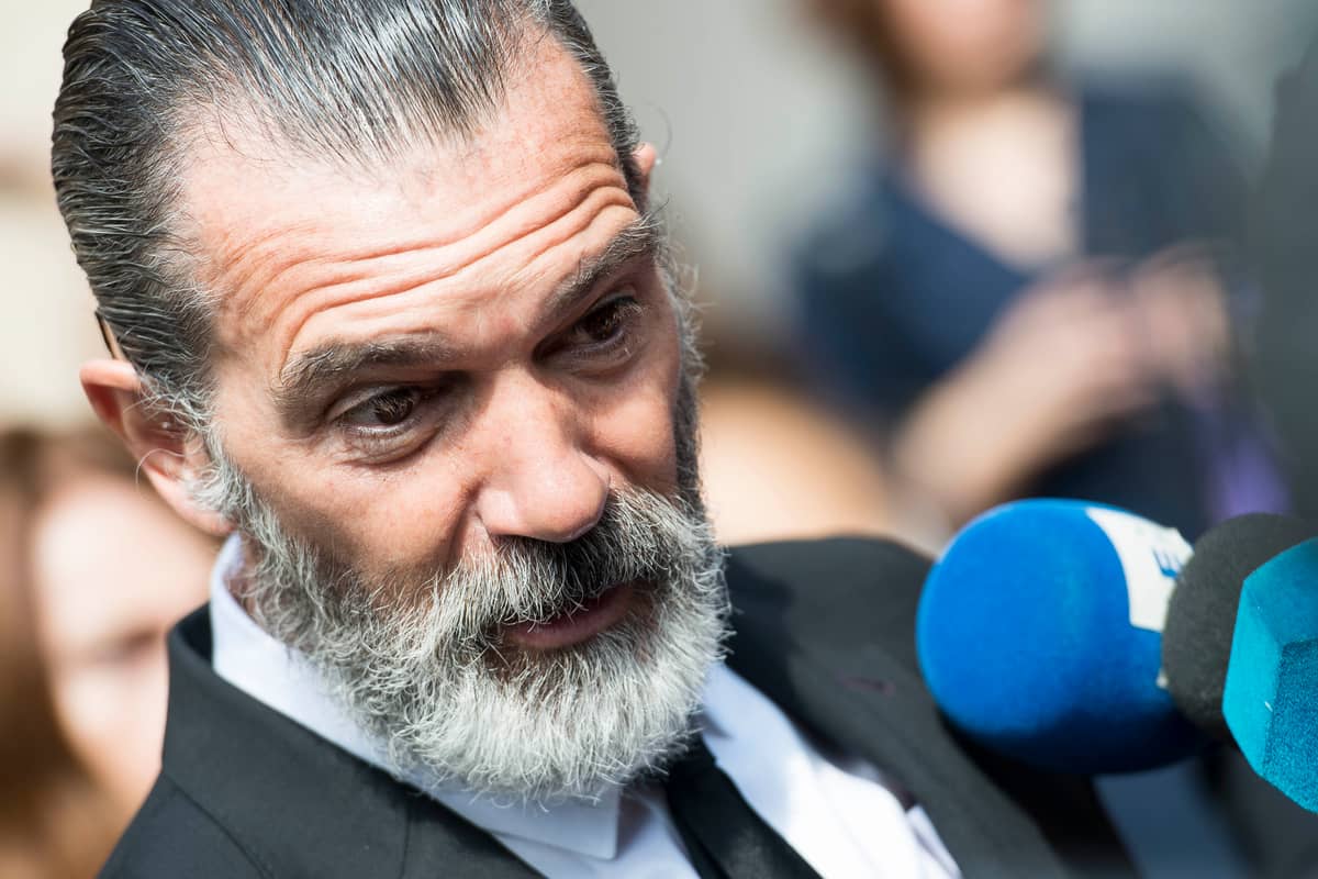Antonio Banderas Looks Very Different After Shaving Off His Hair And Eyebro...