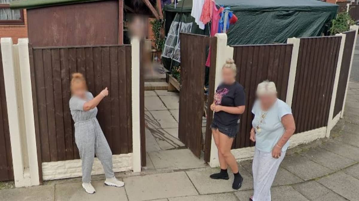 Woman Flashes Boobs At Google Maps Street View Camera.