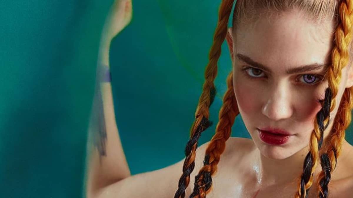 Grimes Announces She And Elon Musk Are Having A Baby With Bizarre Nude Inst...