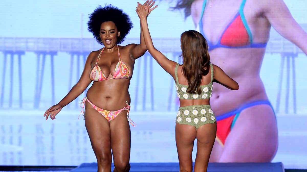 Legendary Swimsuit Show For Picking Models Of Sizes