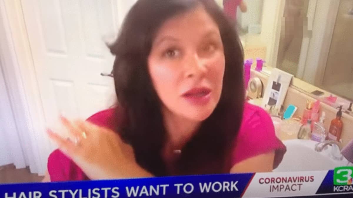 Reporter S Naked Husband Seen In Background Of News Segment While In Shower Ladbible