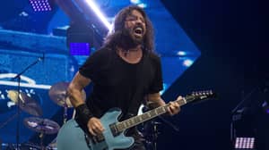Dave Grohl Brings Blind Child On Stage During Foo Fighters Gig