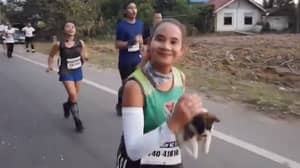 Marathon Runner Finds Abandoned Puppy During Race And Carries Him For 19 Miles