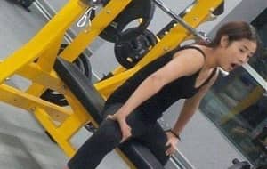 Weird Viral Picture Of Woman At The Gym Is Confusing Everyone