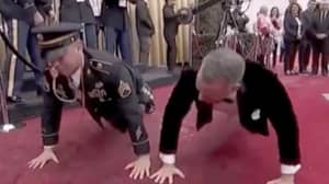 Tom Hanks Does Push Ups With US Army Sergeant On The Oscars Red Carpet