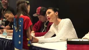 Girl In Cosplay Bursts Into Tears When She Meets Wonder Woman’s Gal Gadot