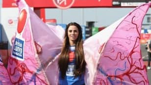 Katie Price, Wearing A Massive Pair Of Lungs, Appears To Be Struggling At London Marathon 