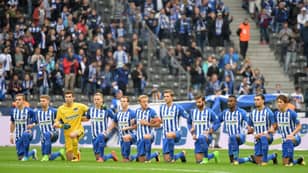 Hertha Berlin 'Take A Knee' As Show Of Solidarity With NFL Protests