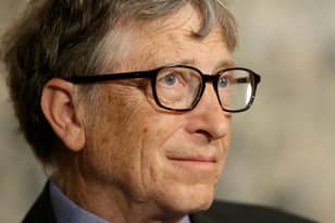 Bill Gates Meets With University Students From Underprivileged Backgrounds, Dabs