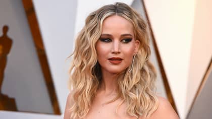 Jennifer Lawrence Trolls Emma Stone At The Oscars