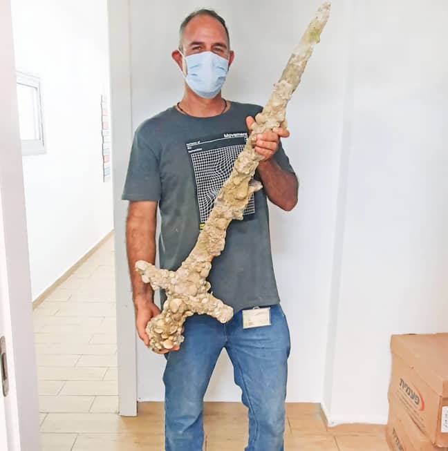 Shlomi Katzin with the sword. Credit: Inspector of the Department of Robbery Prevention at the Israel Antiquities Authority, Nir Distelfeld