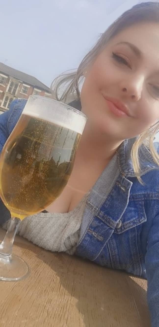 A woman shares an update with her followers as to the value of a gem she discovered in her garden, while sat having a pint at Wetherspoons. Credit: Deadline News