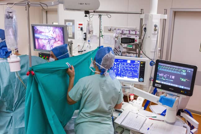 Surgical laparoscopy and hysteroscopy exploration, a treatment of endometriosis. Credit: Phanie / Alamy Stock Photo