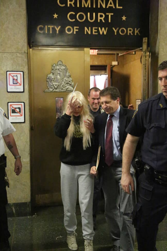 Amanda Bynes leaves Manhattan Criminal Court in 2013 after being arrested for allegedly throwing a bong out of the window apartment. Credit: PA