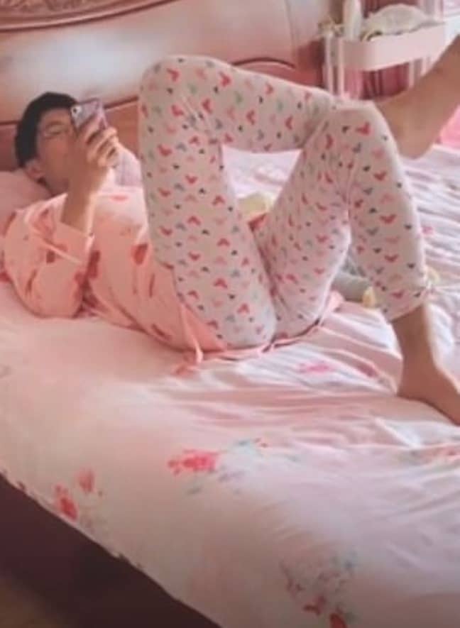 The man put on his wife's pyjamas. Credit: Weibo