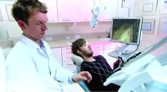 Мъж разкри как зъбите му се разпадат, след като не ги е мил 20 години