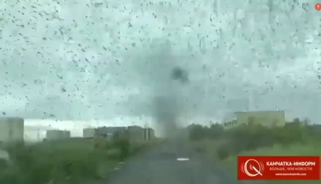 Руски шофьор засне торнадо от комари