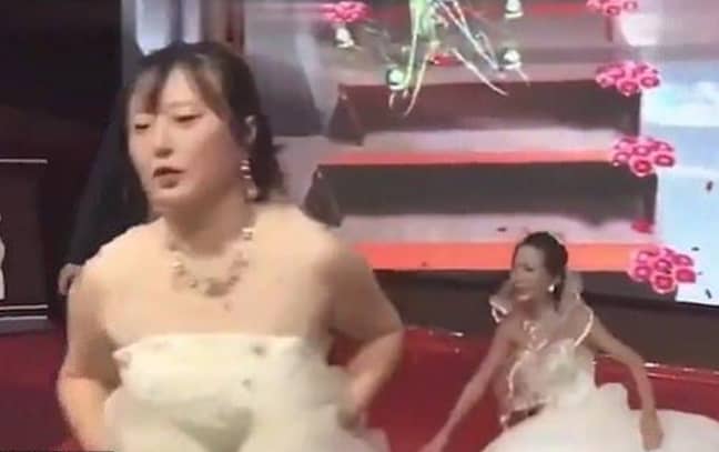 The bride eventually stormed off, and was well within her rights to do so. Credit: Sina News