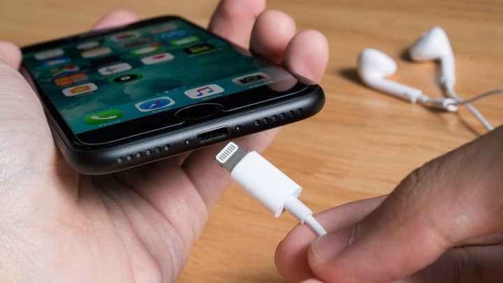 People Mindblown By iPhone Trick To Extend Battery Life 