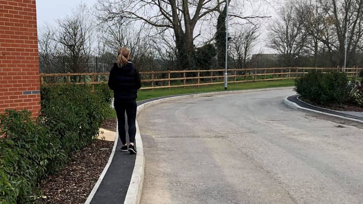 ​Path Dubbed ‘Britain’s Most Pointless Footpath’ Is Just 40cm Wide