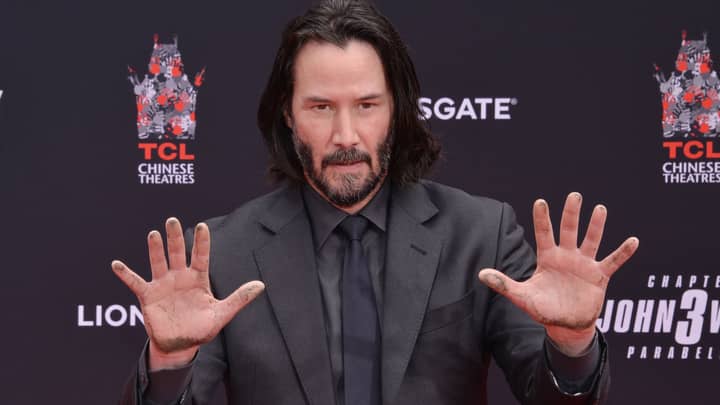 Keanu Reeves Is Being Praised For Considerate Behaviour Towards Female Fans