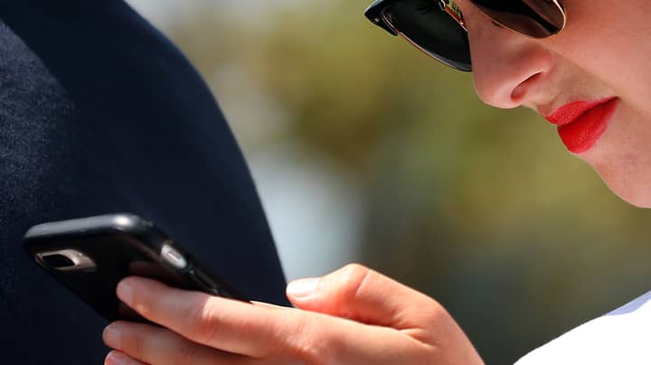 Using Your Mobile Phone In The Heat Could Damage Its Battery