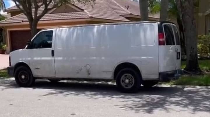 Man Sees 'Government' Vans Outside Home After Posting ‘Evidence’ Of Alien Landing