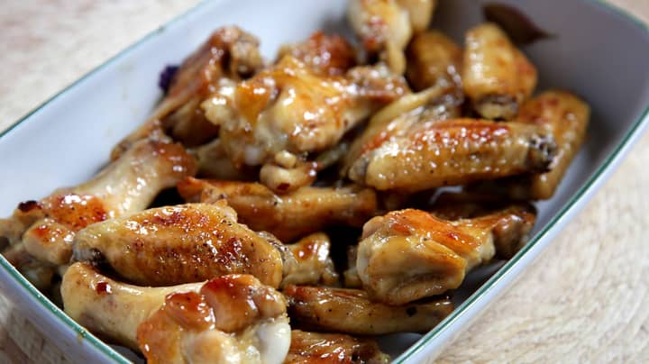 People Are Divided Over How Much Meat You Should Eat Off Chicken Wings