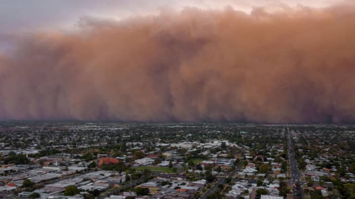 Stunning Footage Shows Massive Dust Storm Plunging Mildura Into Darkness