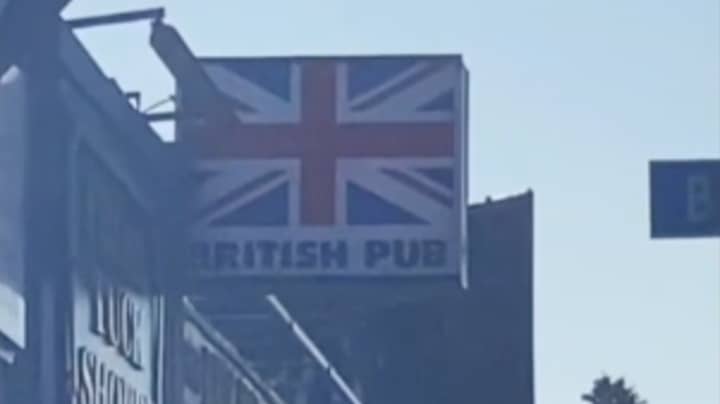 American Man Shows What British Pub Looks Like In US