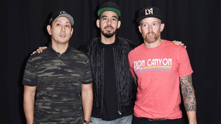 Linkin Park Fans Sing Chester Bennington's 'In The End' Part At Memorial Concert