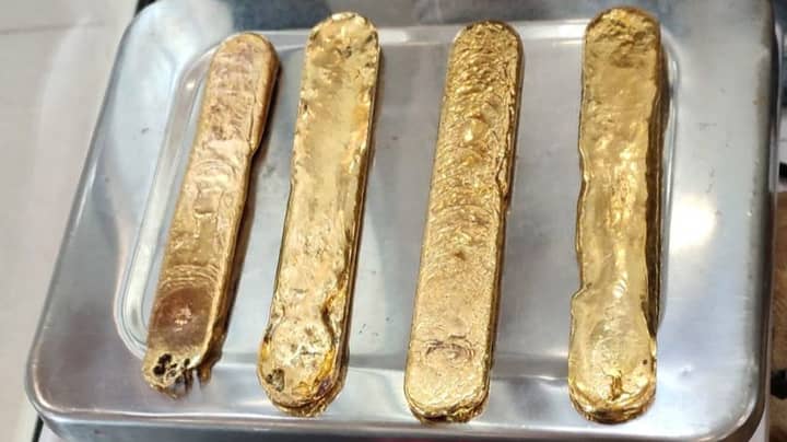 Man Stopped In Airport With More Than A Kilogram Of Gold Up His Bum
