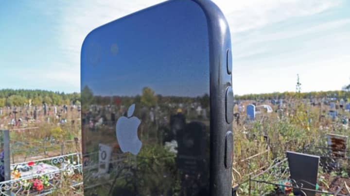 Massive iPhone Gravestone Spotted in Russian Cemetery Complete With Screensaver of Deceased