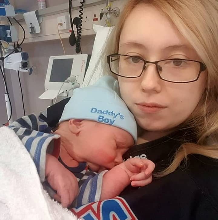 New Mum Finds Out She's Pregnant - An Hour Before Giving Birth