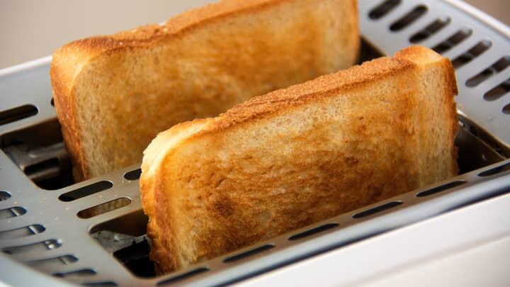 Long Covid Patients Report Smelling Weird Things Like Burned Toast And Fish