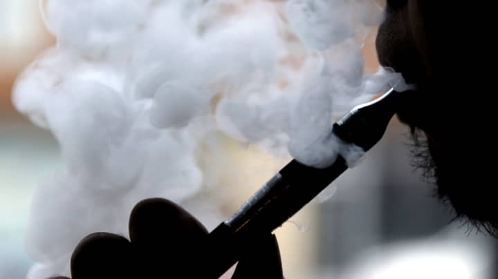 ​Health Experts Warn That Mysterious Vaping Lung Disease Is 'Becoming An Epidemic'