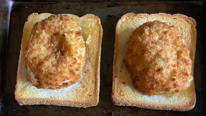 Man Shares Genius Chicken Kiev Trick To Make Garlic Bread 