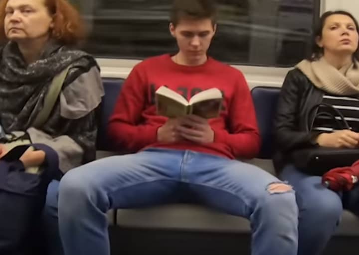 People Are Defending 'Manspreading' After Woman Pours Bleach On Commuters' Crotches