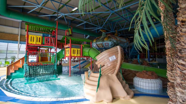 'Paedophile hunters' Protest Nudist Family Days At Waterpark