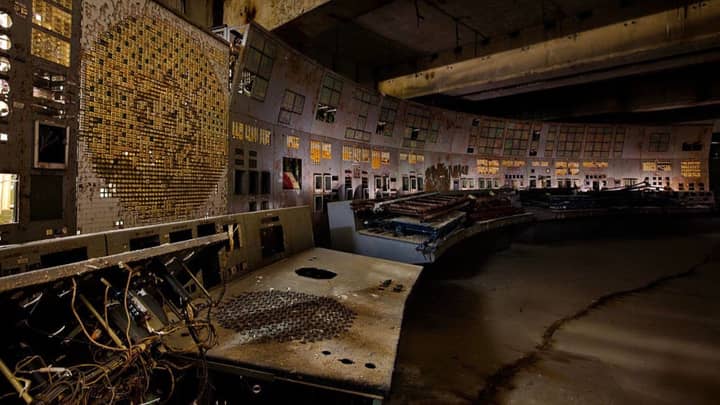Eerie Photos Show The Abandoned Control Room At Chernobyl Nuclear Power Plant