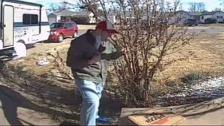 Customer Tips Delivery Driver Slice Of Pizza And Sparks Fierce Debate