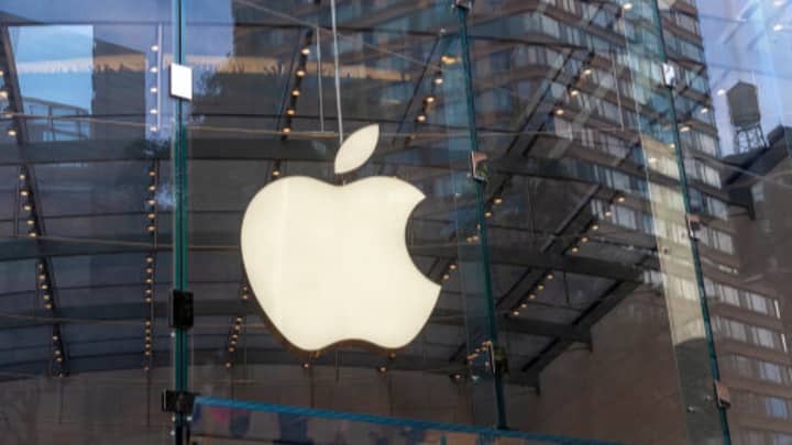Apple Is First Public Company Worth $1 Trillion