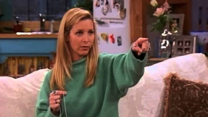 Fan Theory Suggests Phoebe From 'Friends' Is Actually A Teleporting Alien