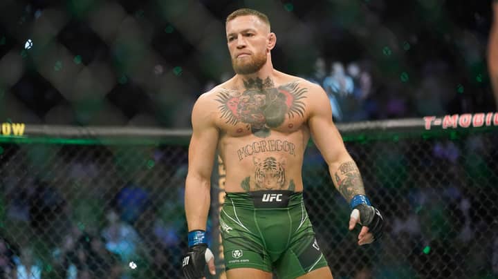 People Can’t Believe Security Guard’s Hilariously Chill Reaction To Conor McGregor Kick