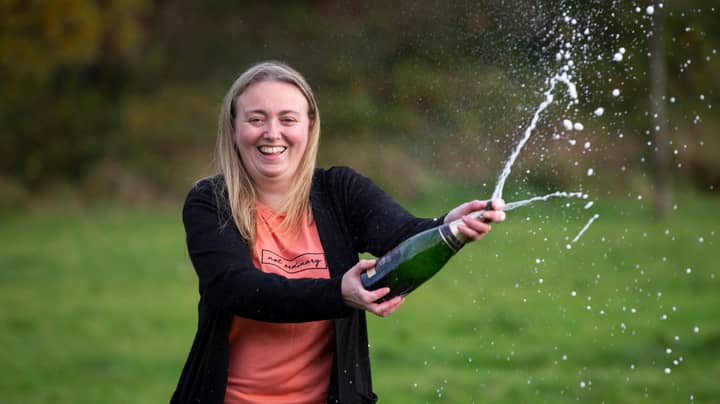 Woman Calls To Claim £1,000 Scratchcard Win - Finds Out She Won £300,000
