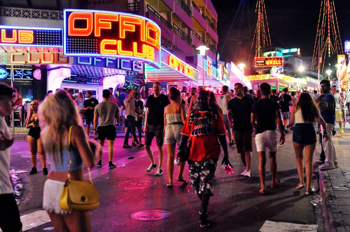 Britons In Magaluf Warned Over 20-Strong Gang Who Rob Tourists