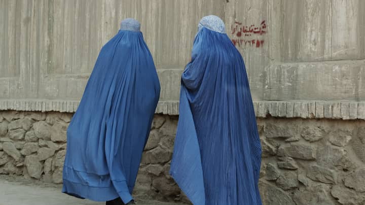 SAS Troops Trick The Taliban And Escape Afghanistan By Wearing Burqas