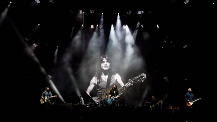​Foo Fighters Pay Tribute To AC/DC Guitarist Malcolm Young – And It’s Amazing